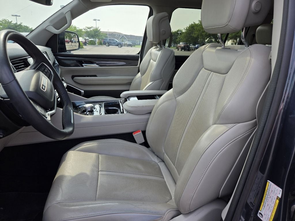 2023 Jeep Wagoneer L Base