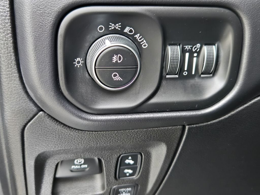 2021 RAM 1500 Limited Crew Cab 4x4 5'7" Box