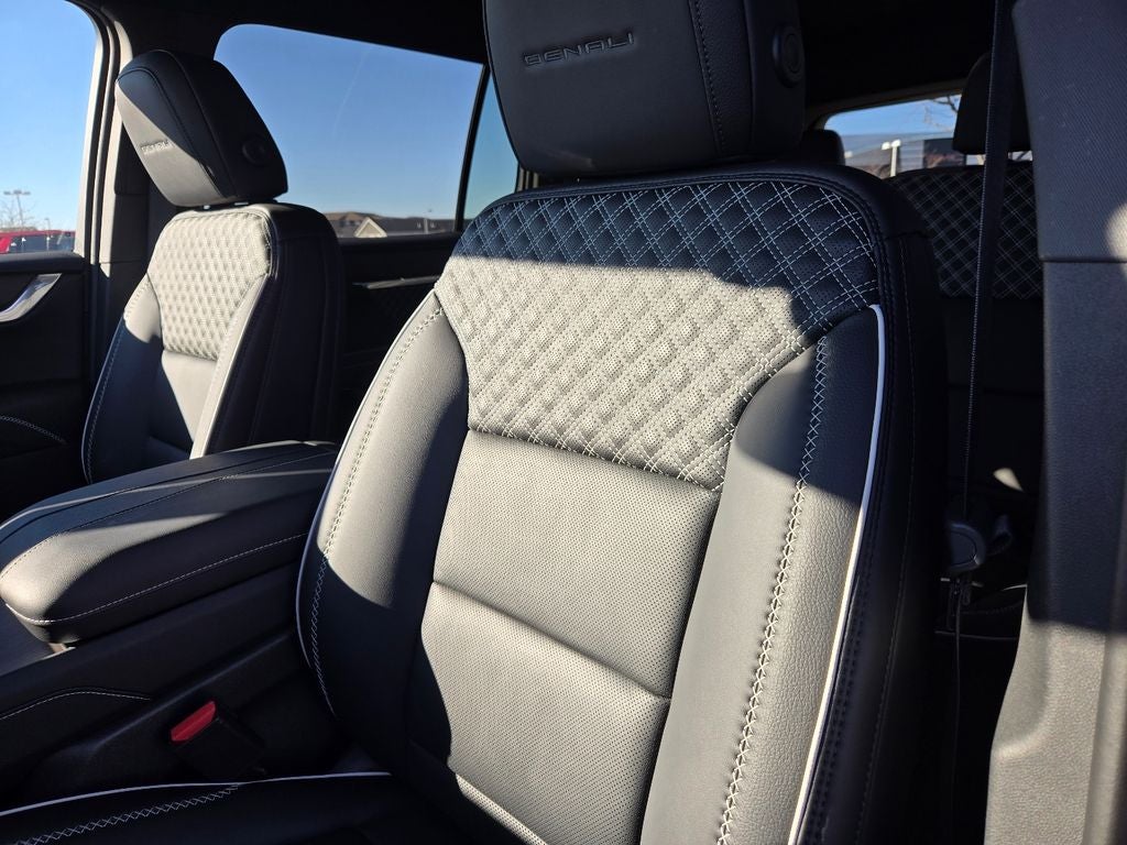 2025 GMC Acadia Denali