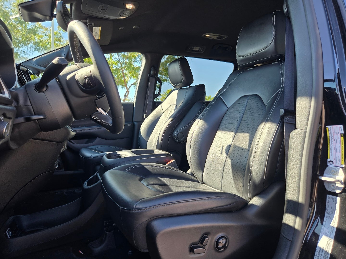 2025 Chrysler Pacifica Select