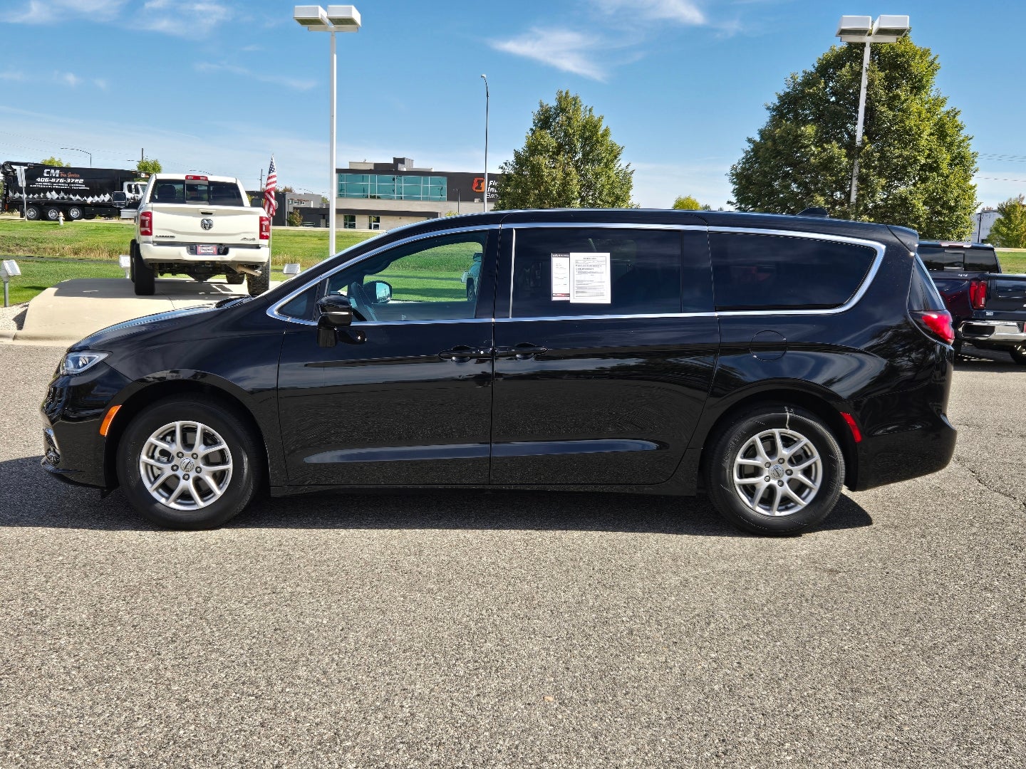 2025 Chrysler Pacifica Select