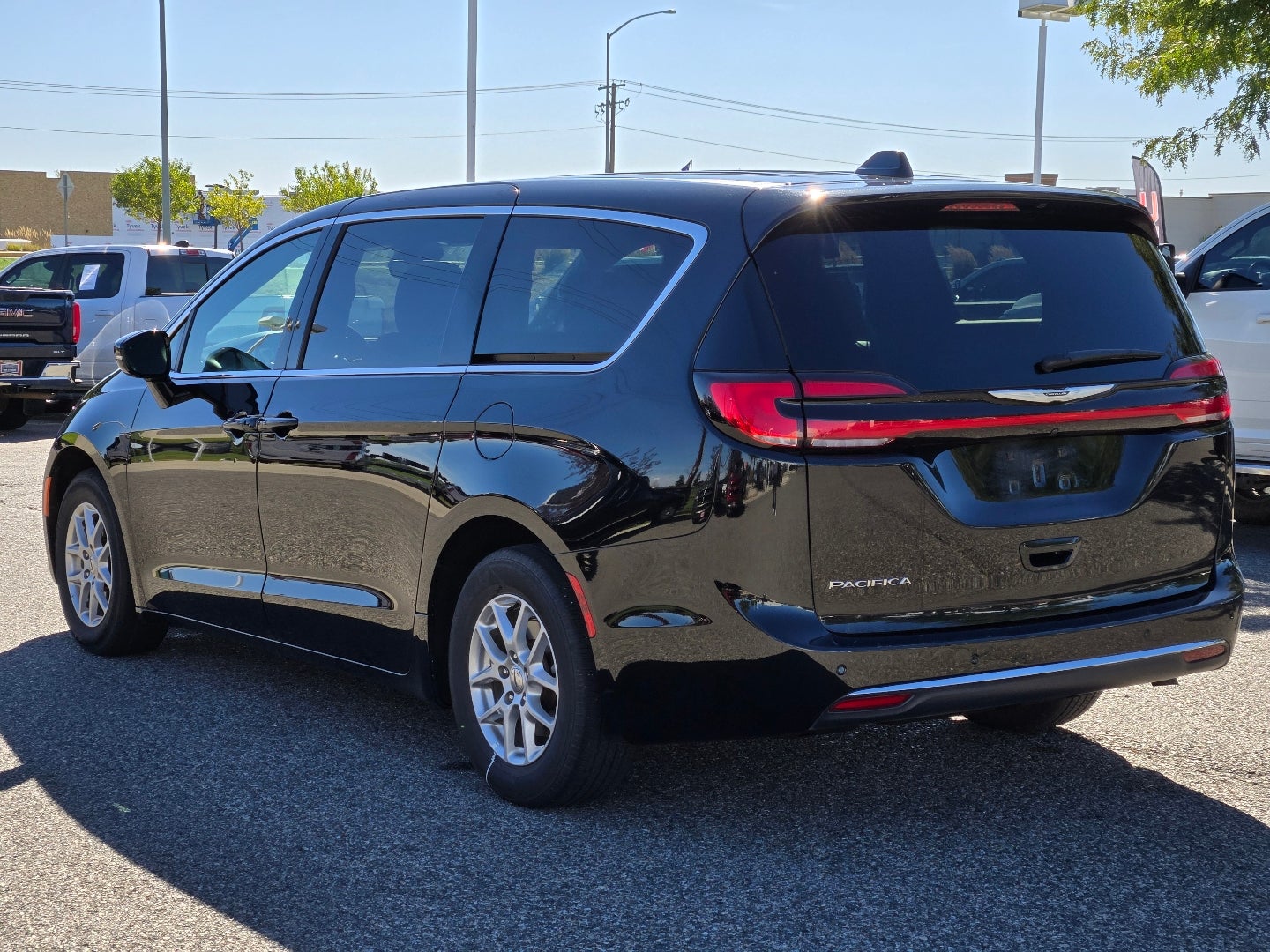 2025 Chrysler Pacifica Select