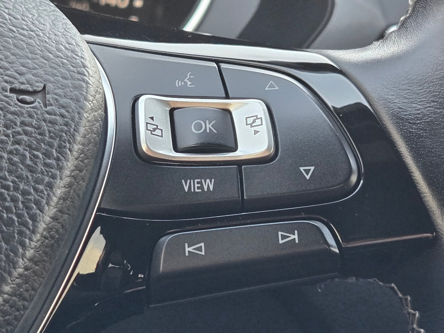 2020 Volkswagen Tiguan SE R-Line Black