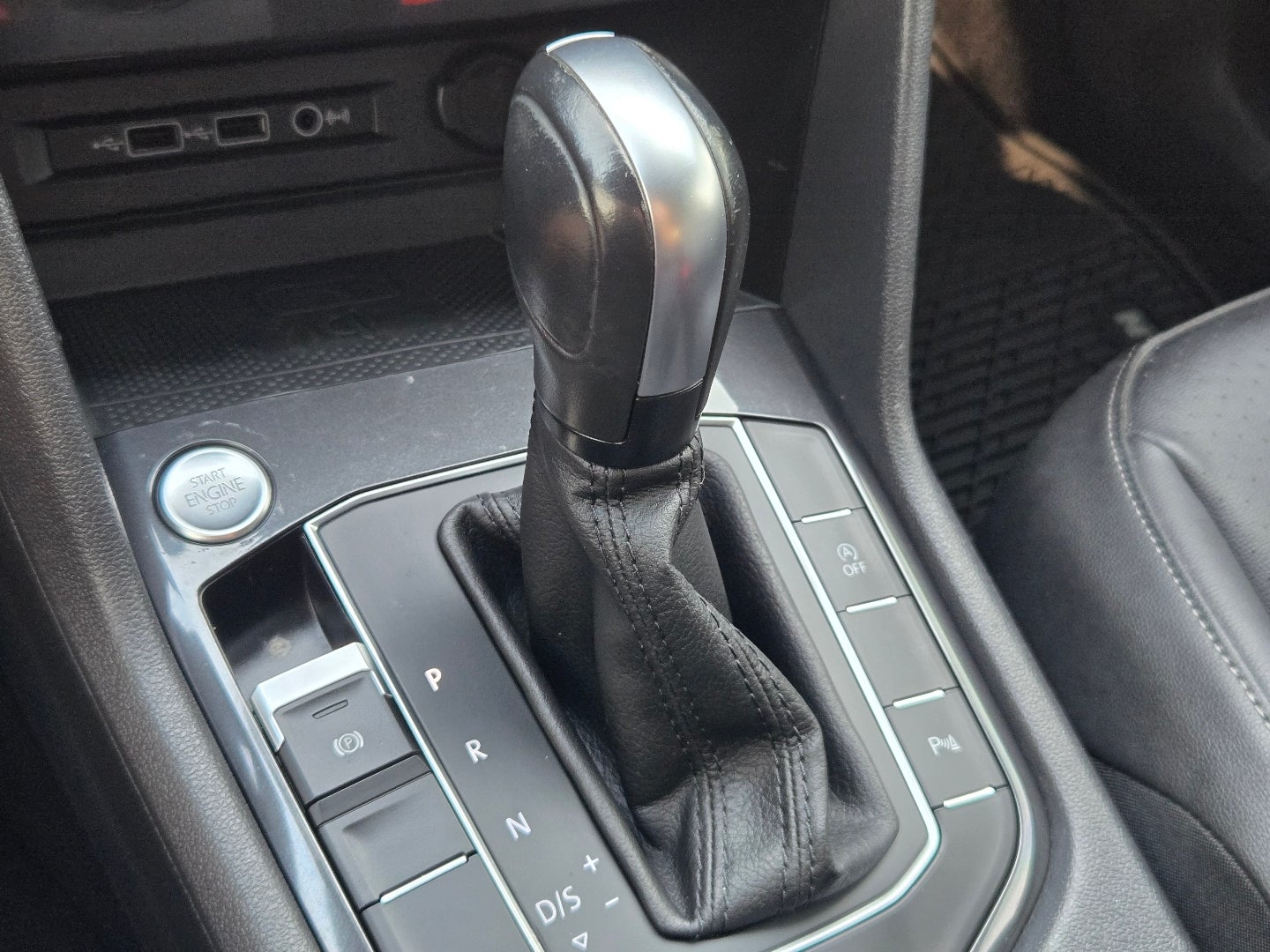 2020 Volkswagen Tiguan SE R-Line Black