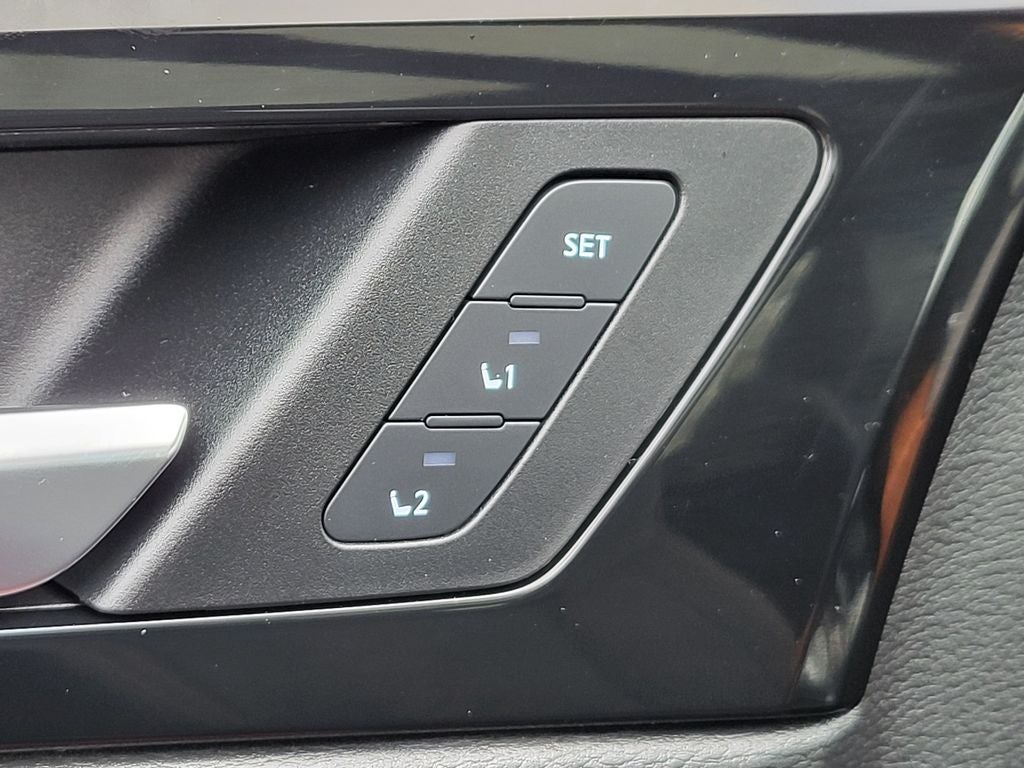 2025 Mitsubishi Outlander PHEV SEL