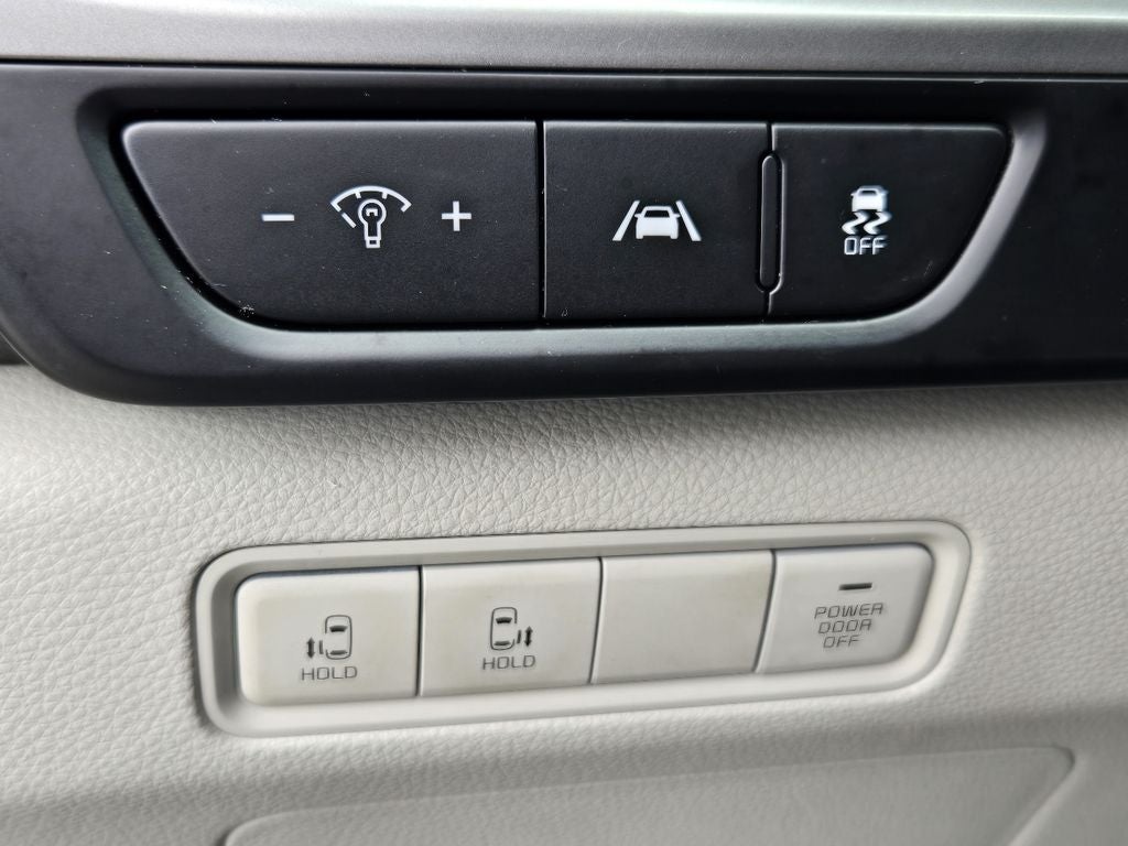 2023 Kia Carnival LX