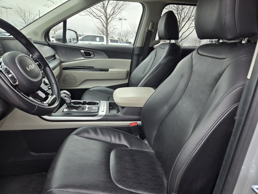 2023 Kia Carnival LX