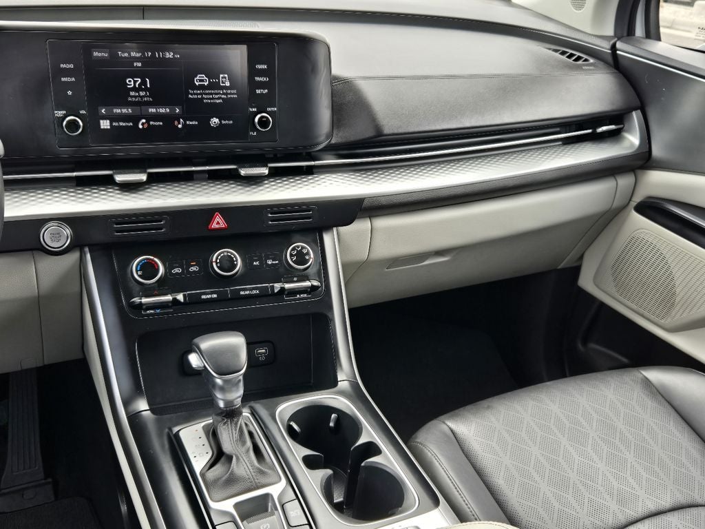 2023 Kia Carnival LX